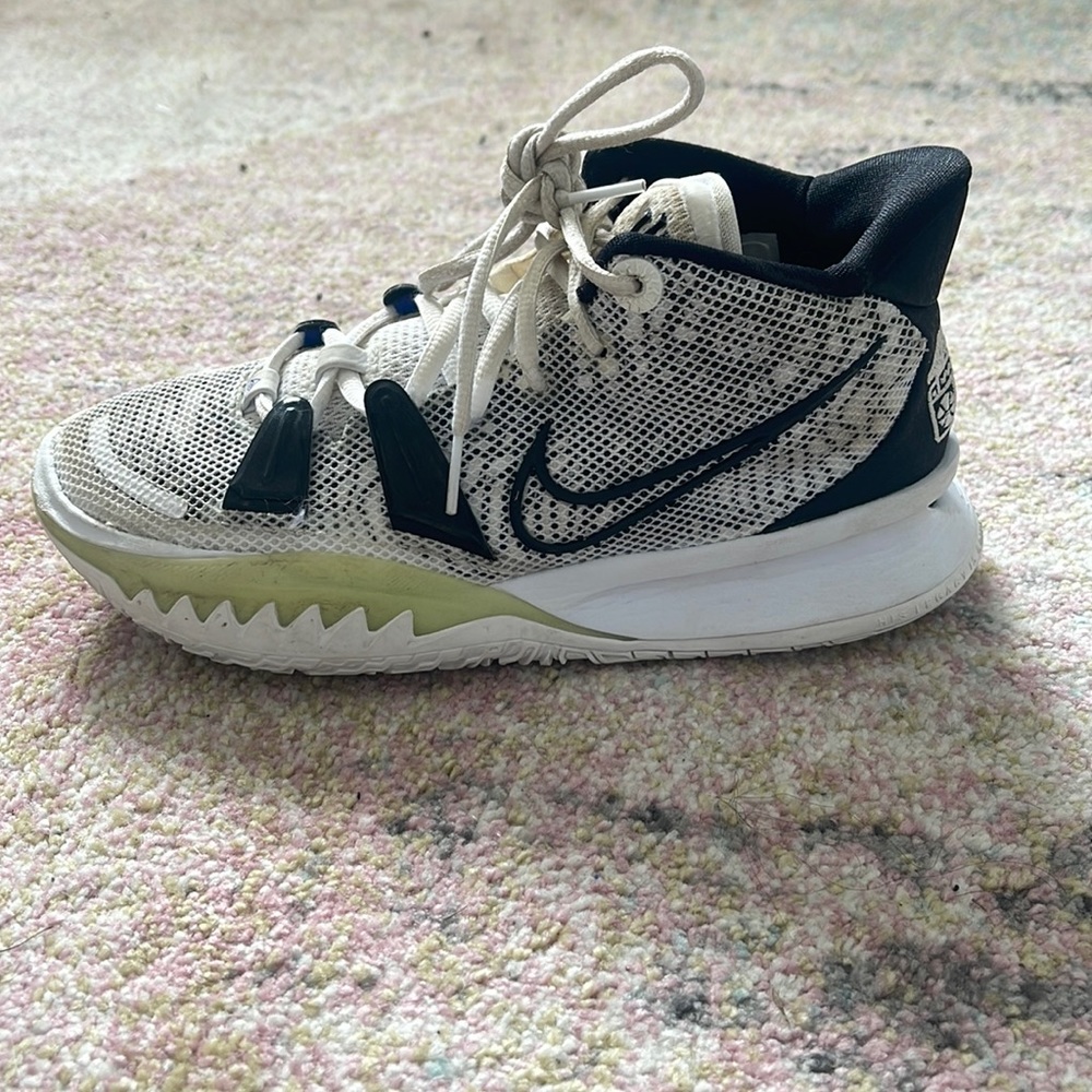 Nike Kyrie 7 “Brooklyn Beats”